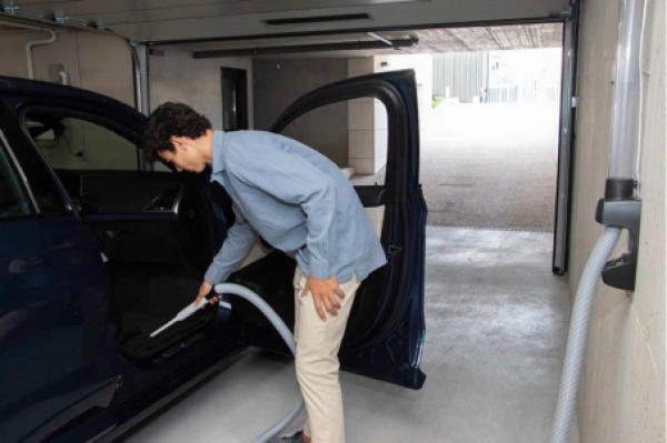 Schlaucheinzug für         Garage